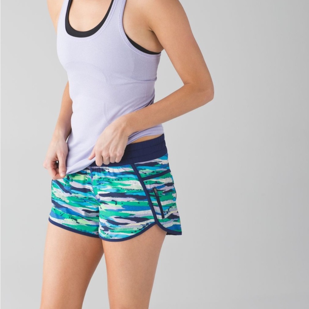 Lululemon Tracker Short 4” Size 6 Running Shorts Multi‎ Hero Blue Green Athletic